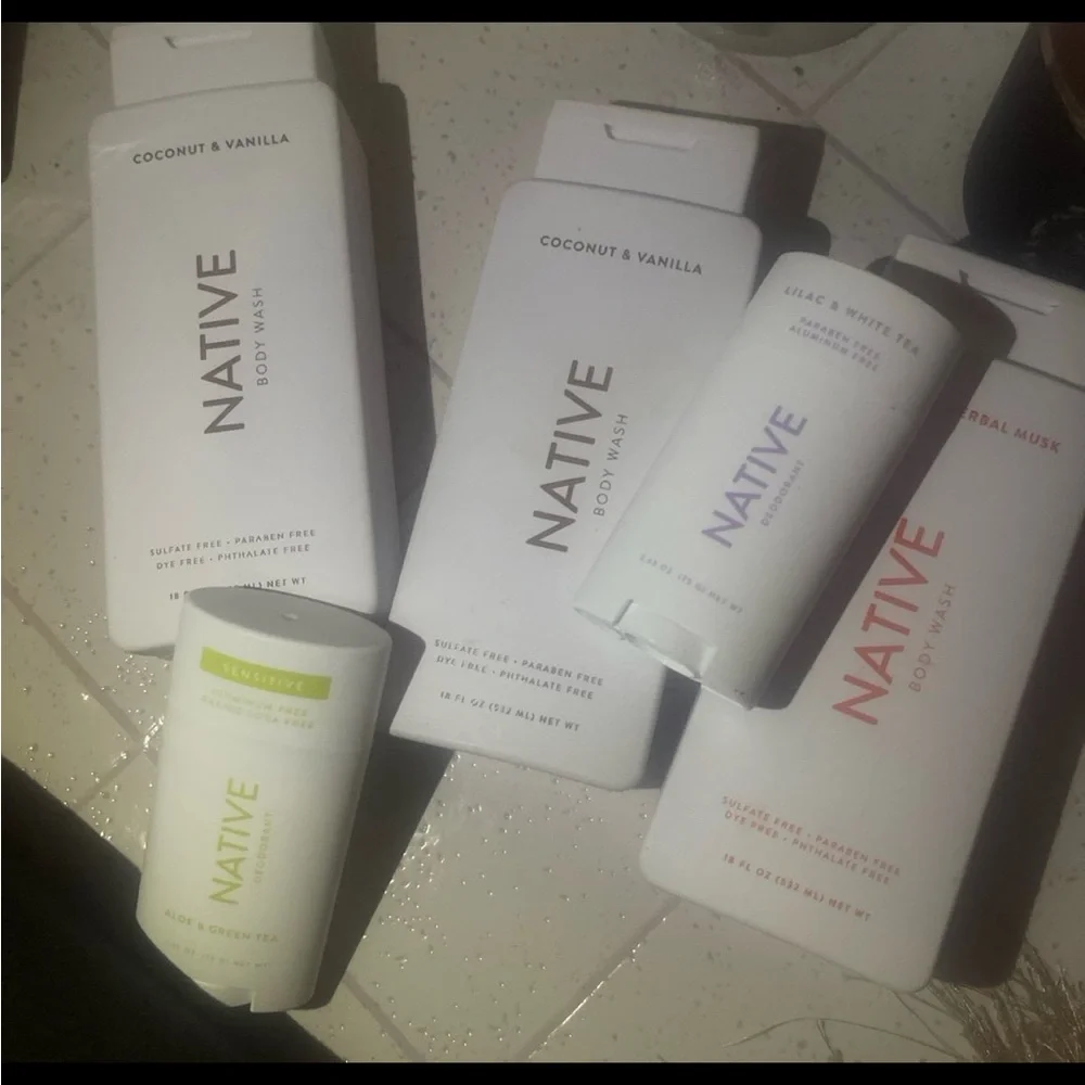 Native Deodorant & body wash bundle - Picture 1 of 4